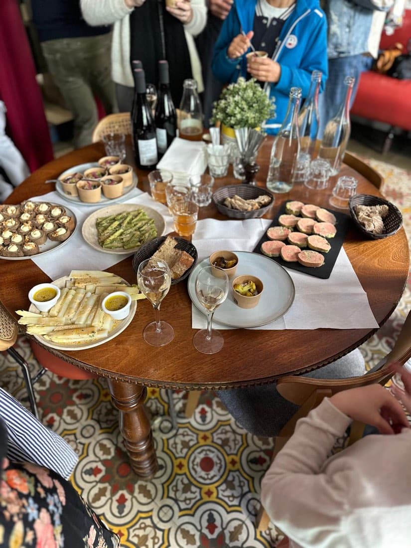 Buffet de réception dressé pour une privatisation chez Ty Louis, Paris 12