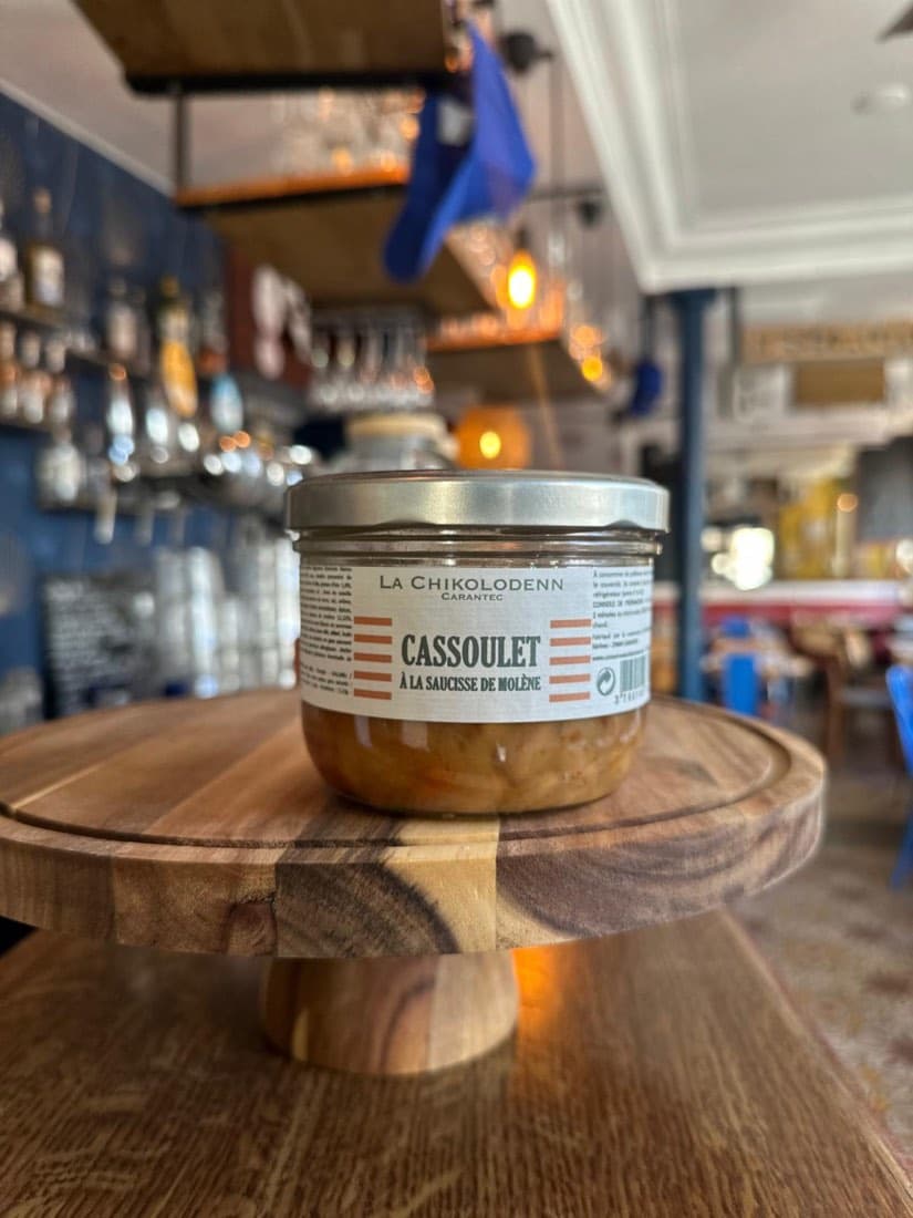 Un bocal de cassoulet à la saucisse de Molène (La Chikolodenn, Carantec) à l’épicerie de Ty Louis